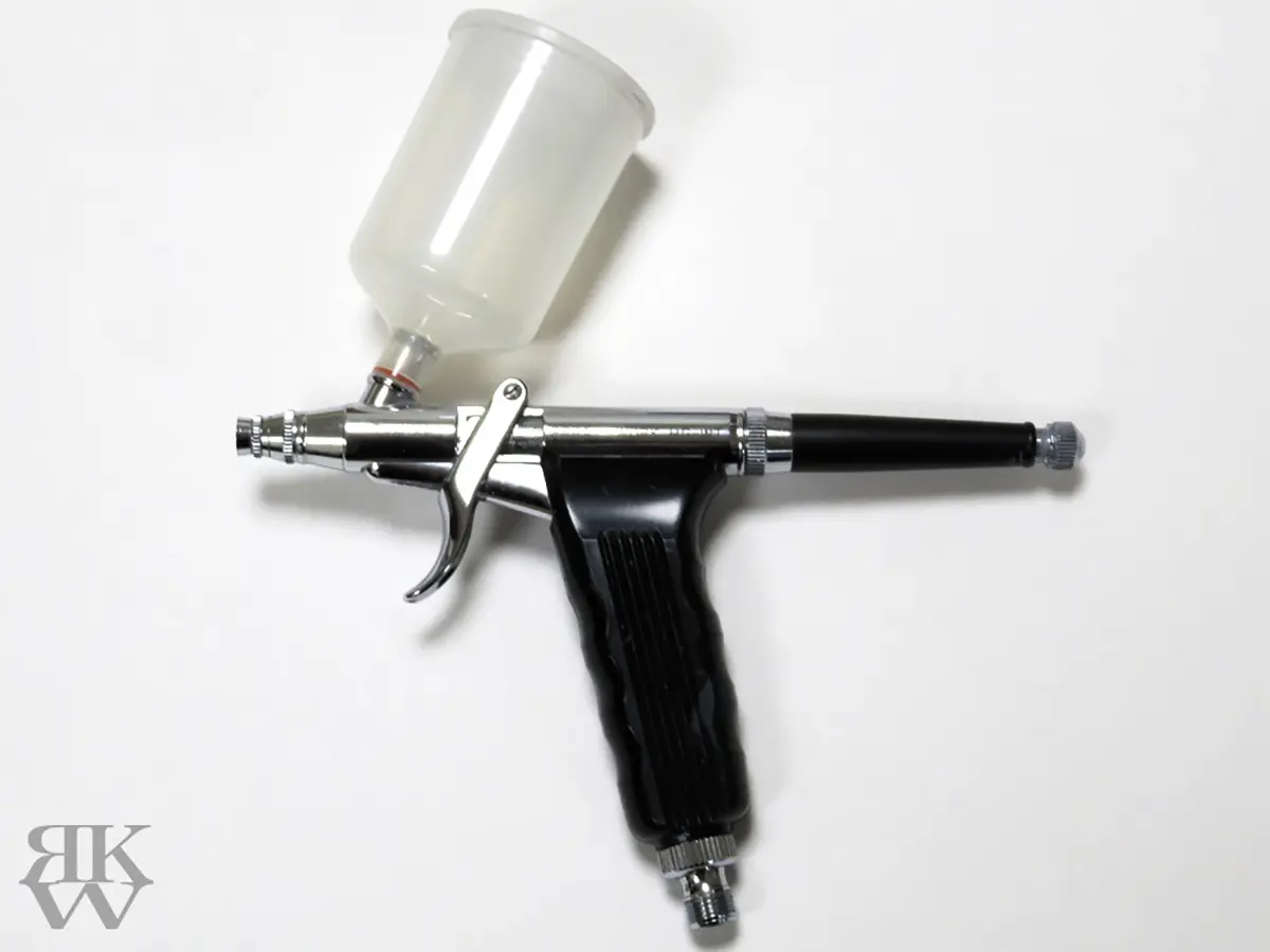 プラモデル製作で使用しているエアブラシ塗装用具 タミヤ HGエアーブラシワイド トリガータイプ 0.5mm