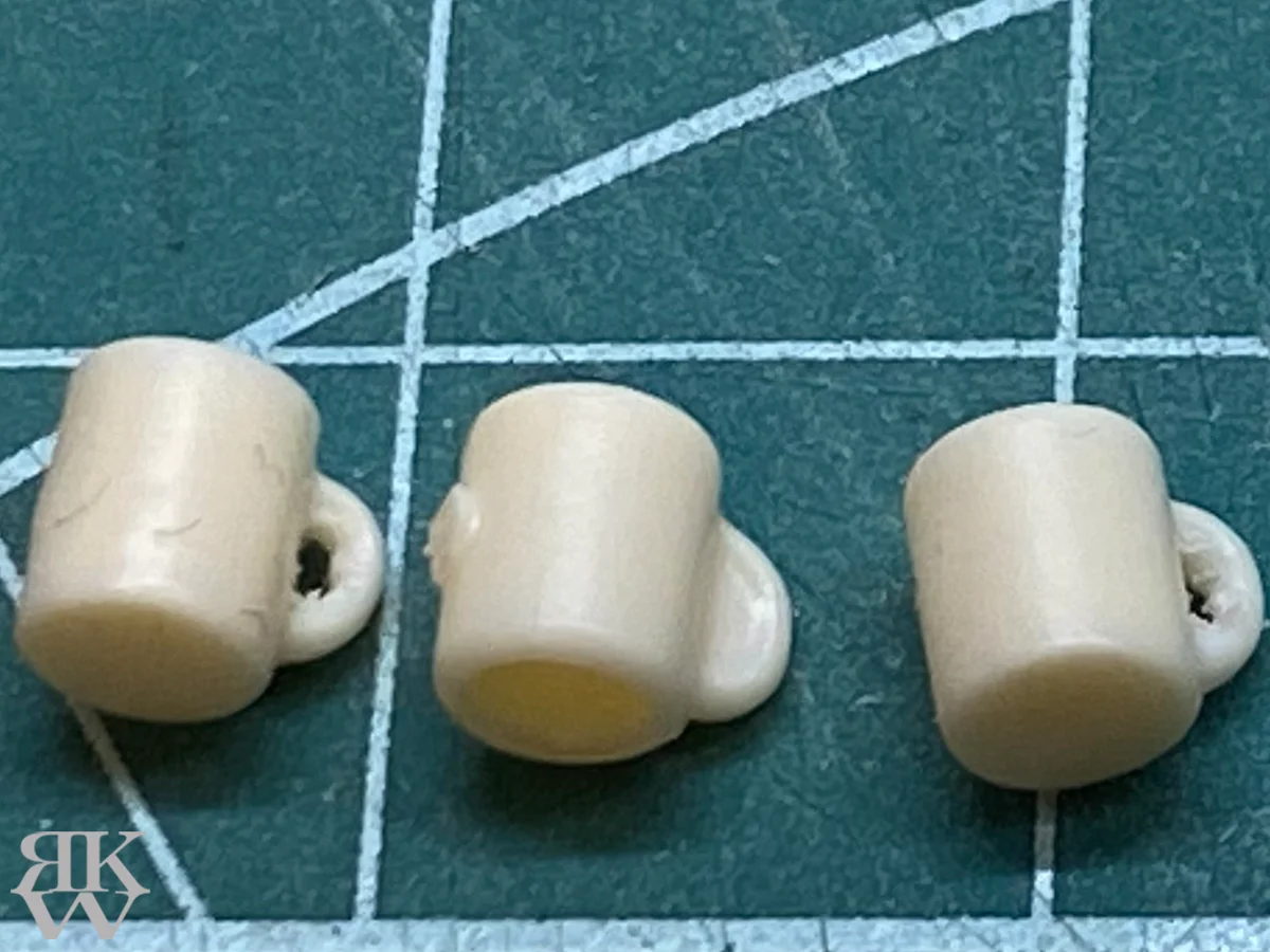 海洋堂 ARTPLA ゆるキャン△ プラモケイ BOX版 マグカップの取っての穴あけ