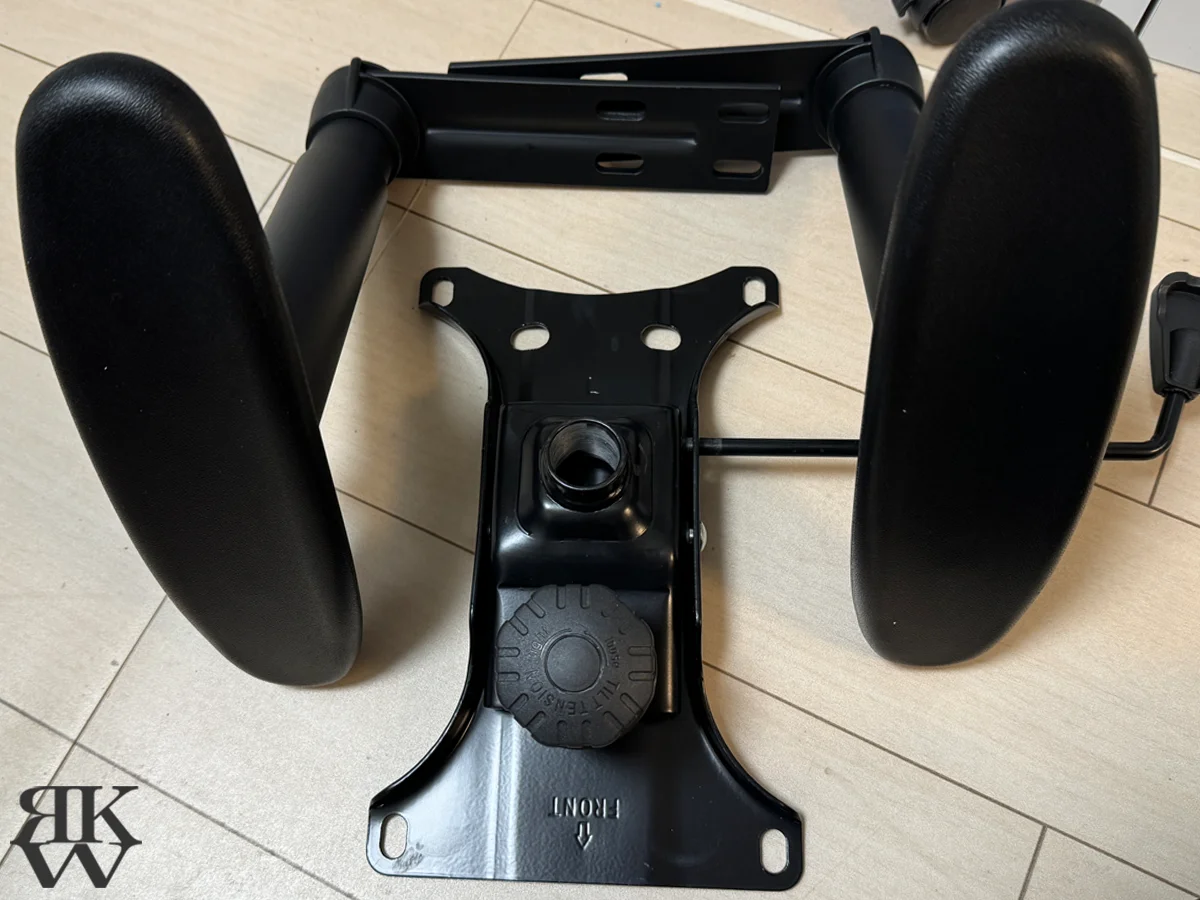 クーガー ゲーミングチェア ARMOR Elite White CGR-ELI-WHB 肘掛けと昇降レバー