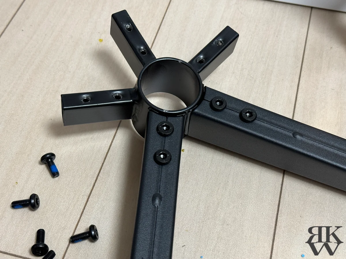 クーガー ゲーミングチェア ARMOR Elite White CGR-ELI-WHB 脚の組み立て