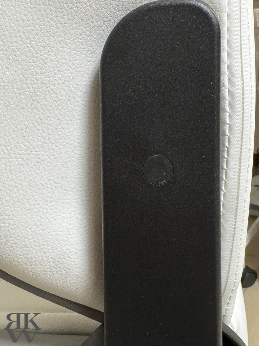 クーガー ゲーミングチェア ARMOR Elite White CGR-ELI-WHB カバー取り付け