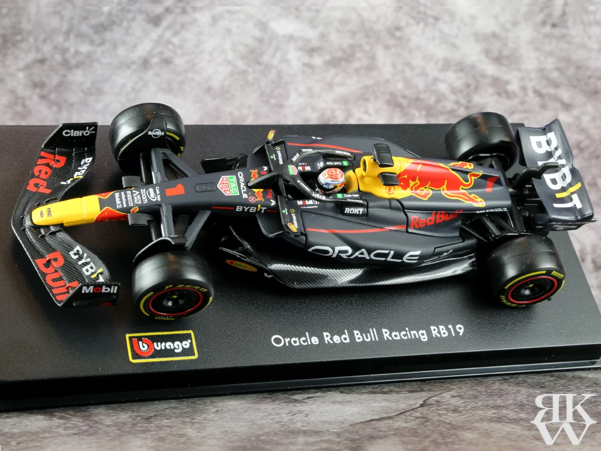 Bburago(ブラーゴ) 1/43 オラクル レッドブル レーシング RB19 2023 No.1 M.フェルスタッペン 上面