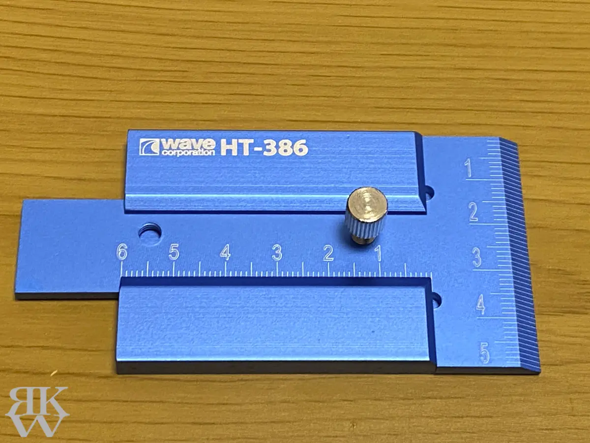 プラモデル製作で使用している工具、 スライドT定規